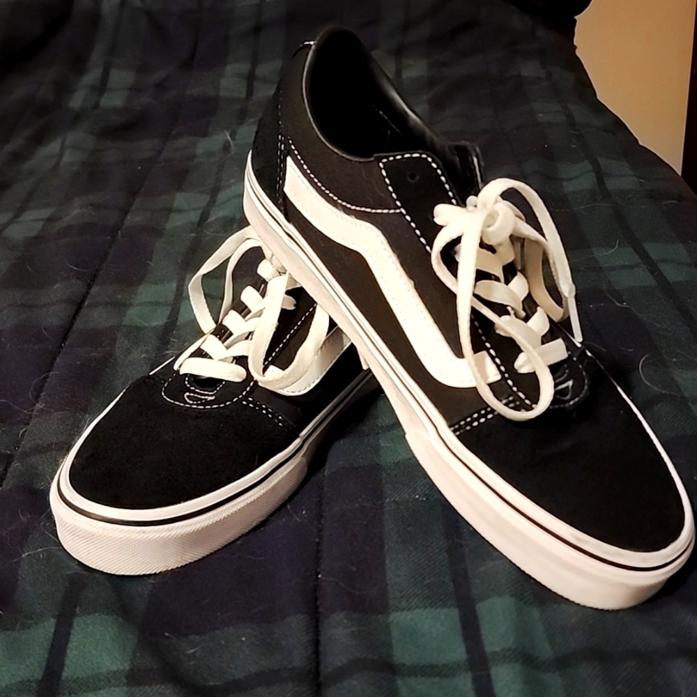 Ladies Vans tennis shoes size 8.5